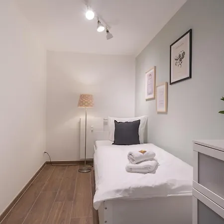 Apartman Benville Bv08 - Helle 92 Qm In - Ruhige Lage - Grosser Garten & Oepnv Fusslaeufig *