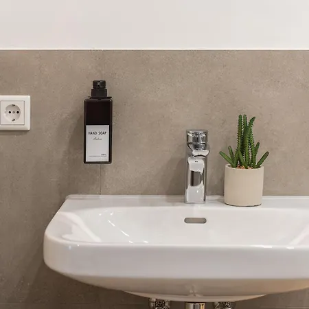 Benville Bv08 - Helle 92 Qm In - Ruhige Lage - Grosser Garten & Oepnv Fusslaeufig Apartman *