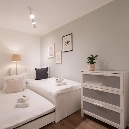 Benville Bv08 - Helle 92 Qm In - Ruhige Lage - Grosser Garten & Oepnv Fusslaeufig Dresden